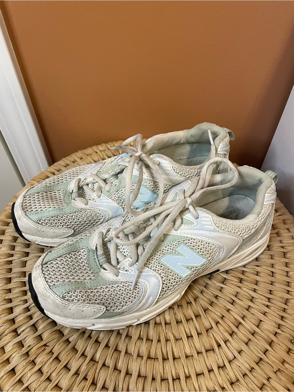 New Balance 530 Sneakers in Sea Salt/Ice Blue/Silver Moss Women’s Size 9 - Picture 4 of 11
